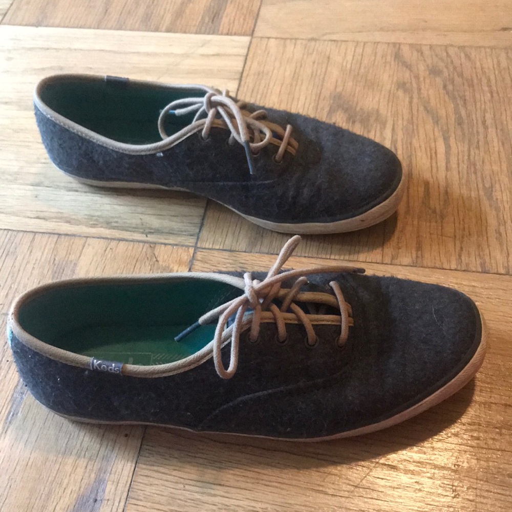 Fuzzy shoes - Picture 3 of 3